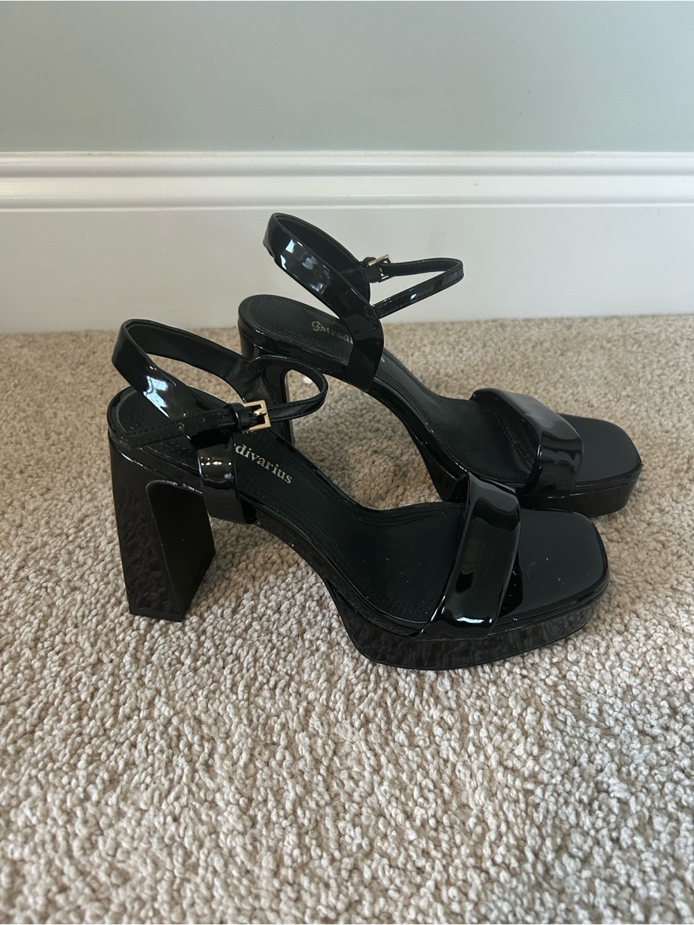 Heels - Picture 4 of 4